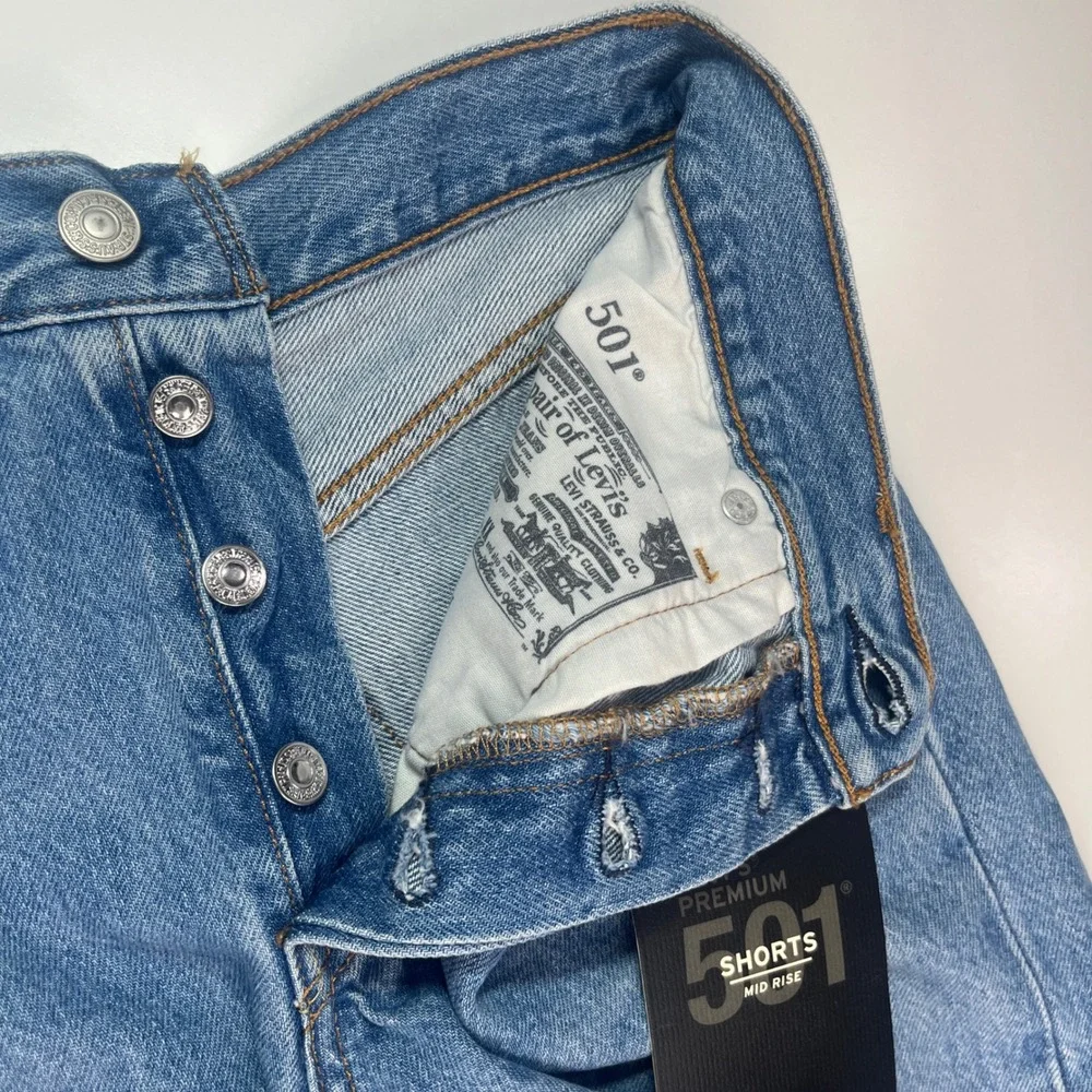 Levi's Premium‎ 501 Long Shorts Women's 26 NWT Blue Distressed Raw Hem Mid Rise